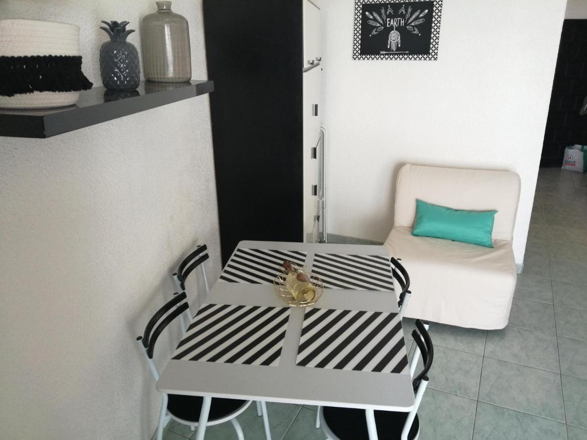 Joli Studio Bord De Mer, Clim, Balcon, Parking Prive Menton Exteriér fotografie