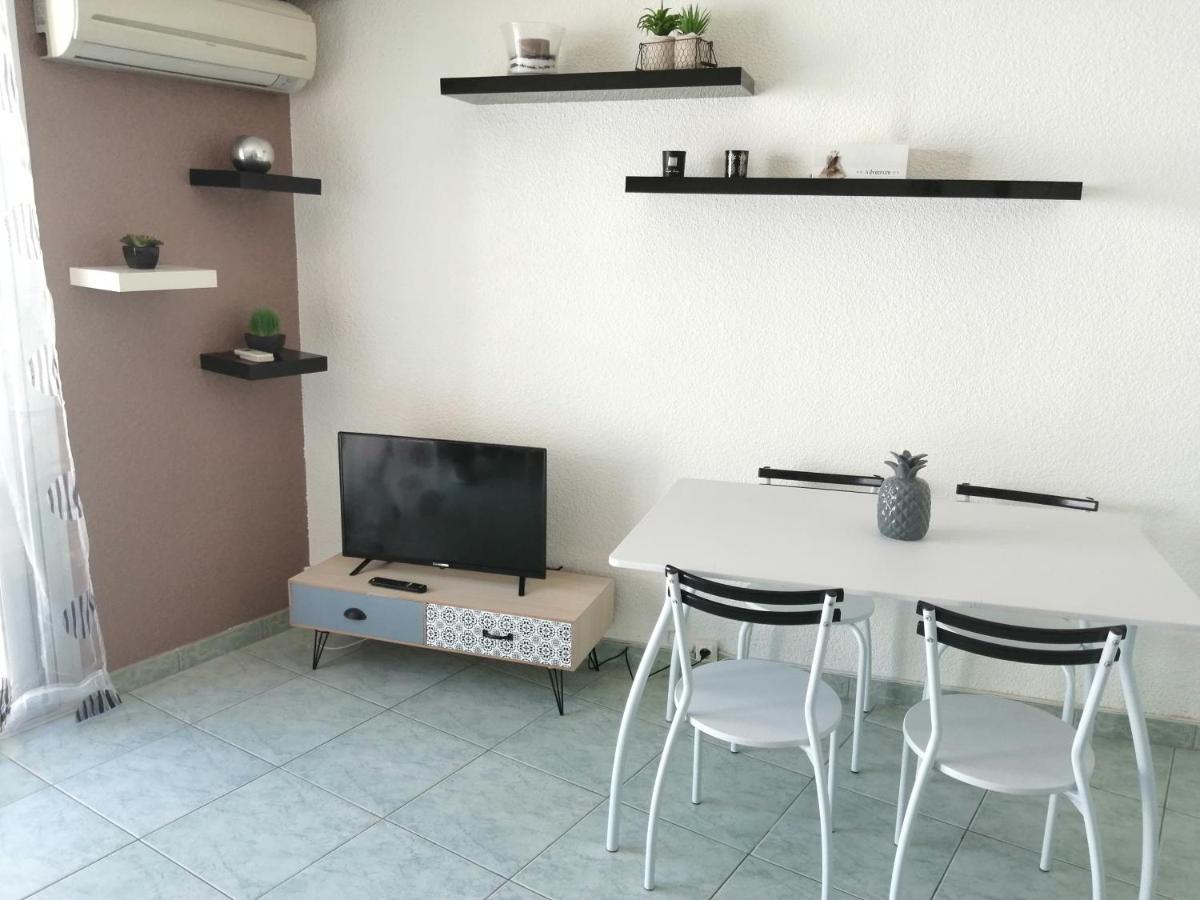 Joli Studio Bord De Mer, Clim, Balcon, Parking Prive Menton Exteriér fotografie